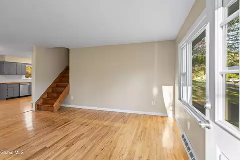 Living - 10 Dawn Dr, Glenville, NY 12302 photo 1 of 5