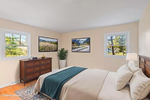 Bedroom - 10 Dawn Dr, Glenville, NY 12302 photo 3 of 7