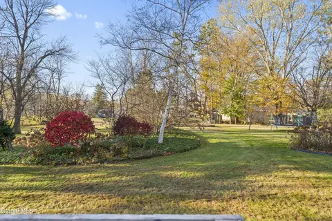 Exterior - 10 Dawn Dr, Glenville, NY 12302 photo 7 of 9