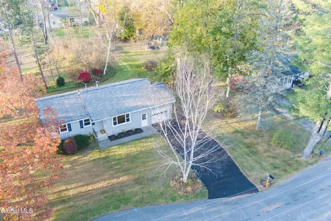 View/Area - 10 Dawn Dr, Glenville, NY 12302 photo 2 of 6
