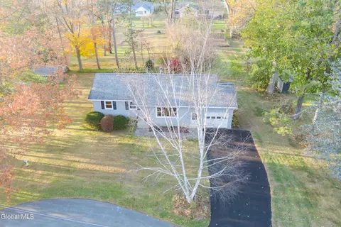 View/Area - 10 Dawn Dr, Glenville, NY 12302 photo 1 of 6