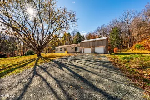 89 Red Pond Rd, Petersburgh, NY 12138