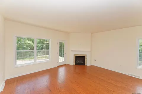 302 Kristina Loop, Troy, NY 12180 photo 14