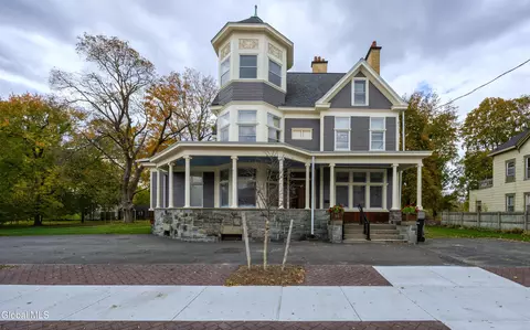 65 2nd Ave, Troy, NY 12180