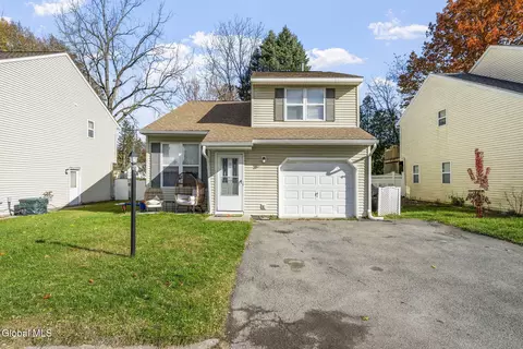 13 Weathercrest Dr, Schenectady, NY 12302
