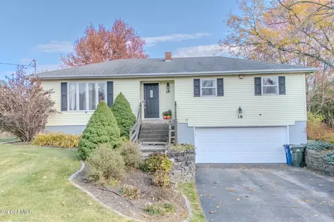 18 Grandview Ave, Cohoes, NY 12047