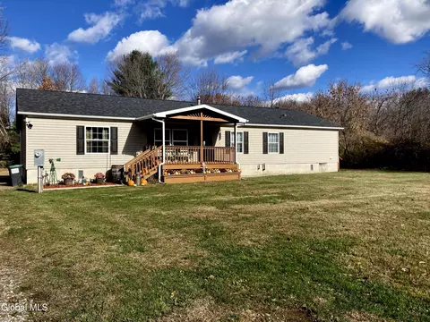 100 Youngs Rd, Buskirk, NY 12028