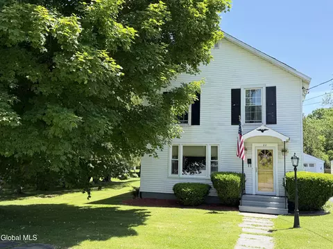 22 Washington St, Cambridge, NY 12816