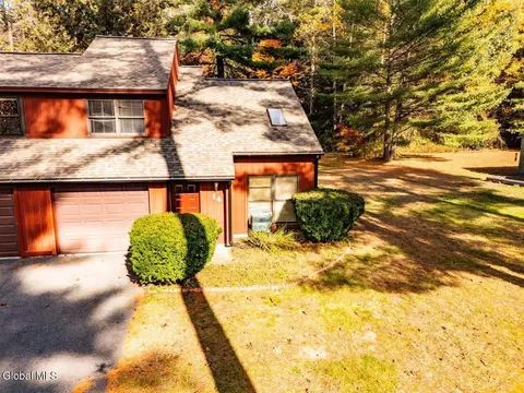 14 Elizabeth Ln, Queensbury, NY 12804