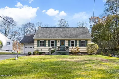 12 Bradford Pl, Slingerlands, NY 12159