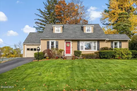 11 Gail Ln, Latham, NY 12110