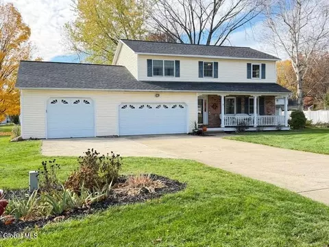 3 Quail Hollow Ct, Clifton Park, NY 12065