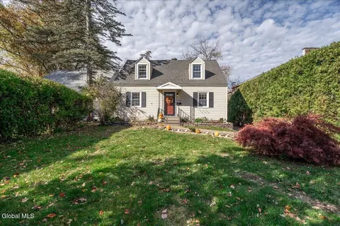 2329 Niskayuna Dr, Niskayuna, NY 12309