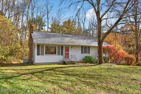 26 Northwood Dr, Malta, NY 12020