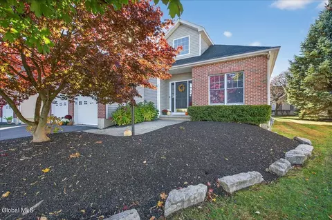 7 Cheshire Way, Loudonville, NY 12211