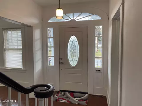 Entry Way - 1185 Ardsley Rd, Schenectady, NY 12308 photo 1 of 4