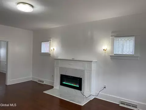 Living - 1185 Ardsley Rd, Schenectady, NY 12308 photo 3 of 7