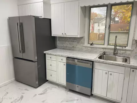 Kitchen - 1185 Ardsley Rd, Schenectady, NY 12308 photo 2 of 2