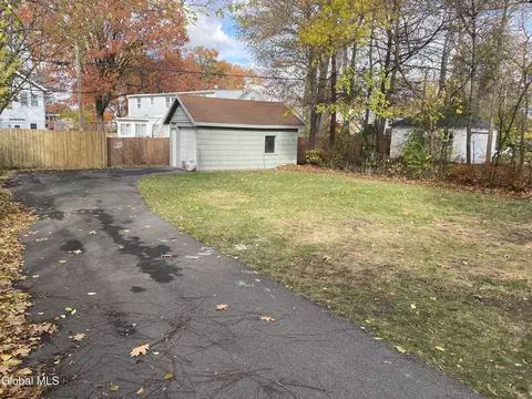 Exterior - 1185 Ardsley Rd, Schenectady, NY 12308 photo 7 of 9