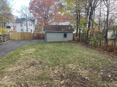 Exterior - 1185 Ardsley Rd, Schenectady, NY 12308 photo 6 of 9