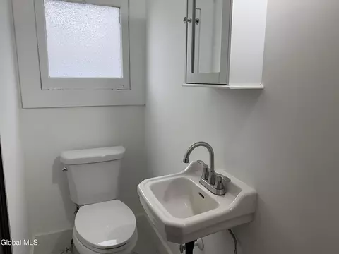 Bath - 1185 Ardsley Rd, Schenectady, NY 12308 photo 1 of 5