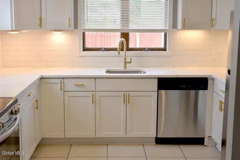 14 Orford St, Albany, NY 12205