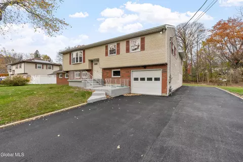 53 Eberle Rd, Latham, NY 12110