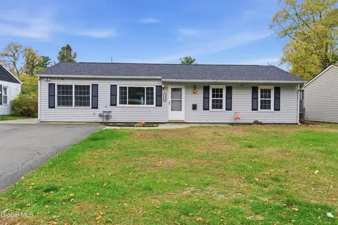 20 Mildred Ln, Latham, NY 12110