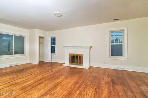 11 Vley Rd, Scotia, NY 12302 photo 5