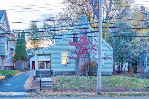 11 Vley Rd, Scotia, NY 12302