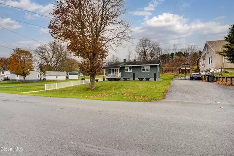 15 Ridge Rd, Canajoharie, NY 13317