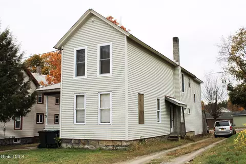 112 Oak St, Corinth, NY 12822