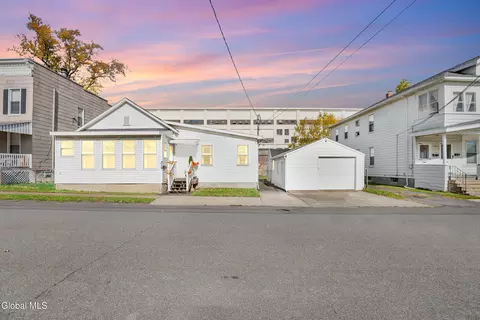 319 9th St, Watervliet, NY 12189