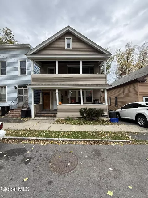 40 Spruce St, Rensselaer, NY 12144