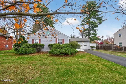 532 Wayne Pl, Delmar, NY 12054 photo 3