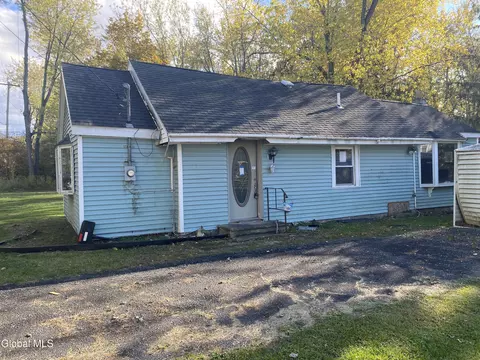 11 Englewood Ave, East Greenbush, NY 12061