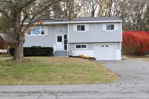 10 Anne Dr, Schenectady, NY 12303
