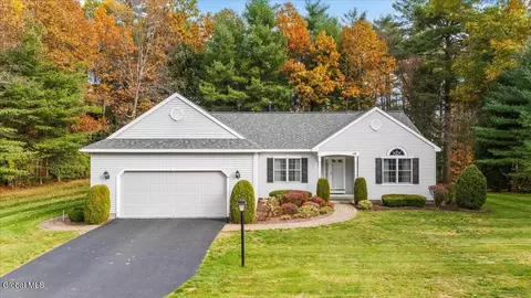 46 Sara-jen Dr, Queensbury, NY 12804