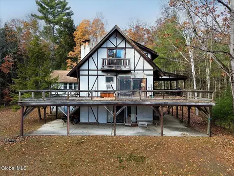 1 Fox Hollow Dr, Bolton, NY 12814