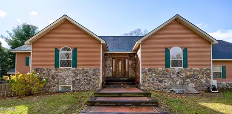 4 Big Bay Rd, Queensbury, NY 12804