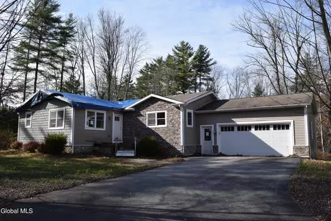 39 Ruggles Rd, Saratoga Springs, NY 12866
