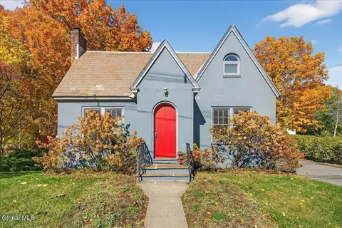 261 W Circular St, Saratoga Springs, NY 12866
