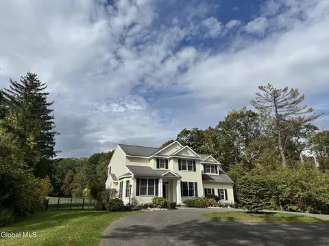 109 Woods Ln, Menands, NY 12204