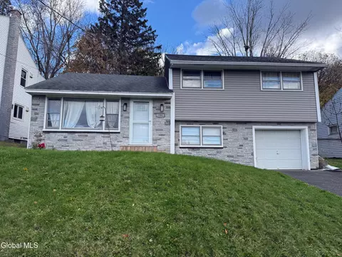 752 7th Ave, Troy, NY 12182