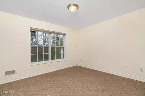Bedroom - 140 Paddock Cir, Schenectady, NY 12306 photo 4 of 7
