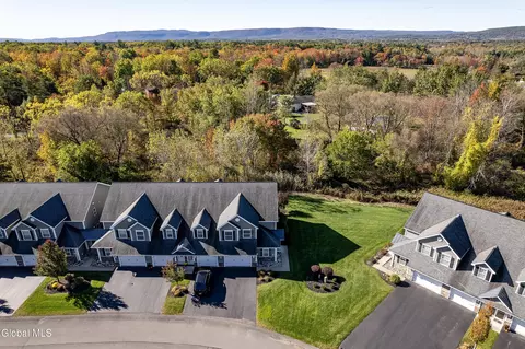 View/Area - 140 Paddock Cir, Schenectady, NY 12306 photo 3 of 5