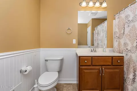 Bath - 140 Paddock Cir, Schenectady, NY 12306 photo 6 of 7
