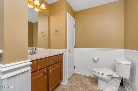 Bath - 140 Paddock Cir, Schenectady, NY 12306 photo 1 of 7
