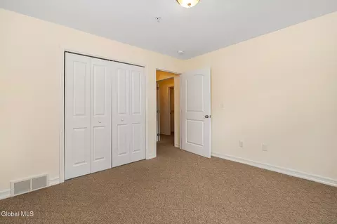 Bedroom - 140 Paddock Cir, Schenectady, NY 12306 photo 6 of 7