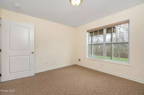 Bedroom - 140 Paddock Cir, Schenectady, NY 12306 photo 5 of 7